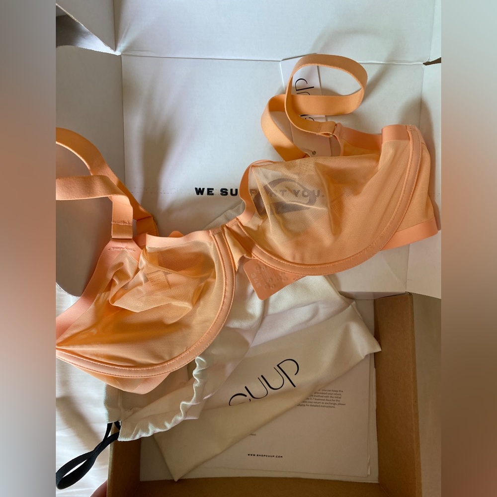 NWT CUUP The Plunge Bra in Mesh Coral 34 E